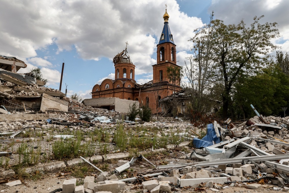 Ukrainian airstrike survivor keeps visiting war-torn hometown near Russian positions