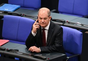 Scholz insta a Putin a "entablar negociaciones" con Ucrania en su primera llamada telefónica en dos años