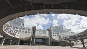 El temor a los grupos de presión farmacéuticos ensombrece la nueva comisión de Sanidad del Parlamento Europeo