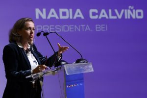 El PP acusa a Calviño de despreciar “las instituciones independientes y de control” tanto en el INE como en el BEI