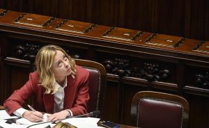 El choque entre Italia y la CPI debilita la estrategia migratoria de Meloni