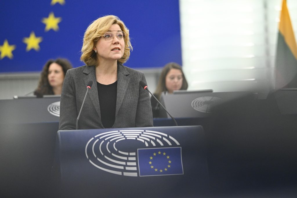 EP-177465E_Plenary_17_SocialMedia