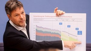 Berlín busca, sin "complejos", el respaldo de Bruselas para su siderurgia ecológica