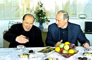El "dulce" intercambio epistolar entre Berlusconi y Putin desnuda a la derecha europea y golpea a Meloni