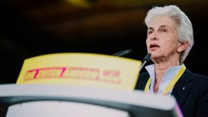 Choque entre liberales alemanes y PPE por el apoyo a Von der Leyen