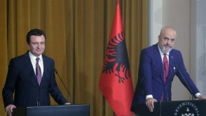 El eje franco-alemán y la UE instan a Kosovo a desescalar el conflicto