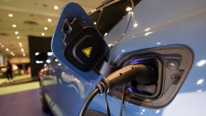 Europa debe reaccionar al desafío de China con el coche eléctrico, pide Renault