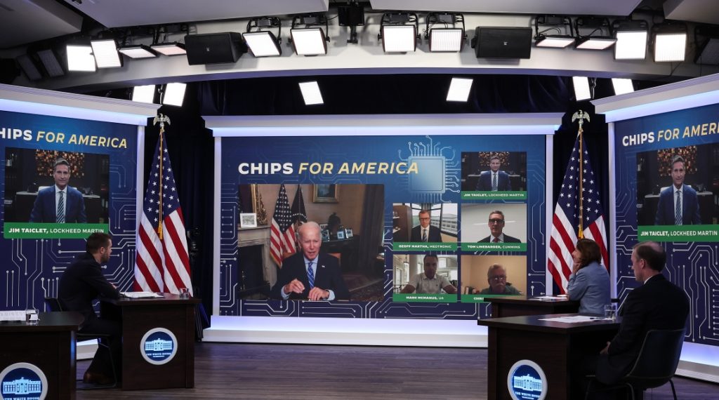 Biden divide a la UE con los nuevos controles a la exportación de chips de IA