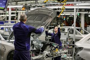 Bruselas intenta contentar al "lobby" del automóvil sin renunciar a sus objetivos climáticos