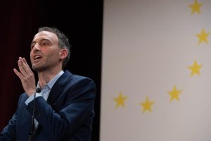 Glucksmann se presenta a las europeas como el candidato del cambio