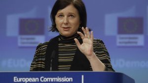 Jourová cree que la UE es demasiado diplomática con Viktor Orbán