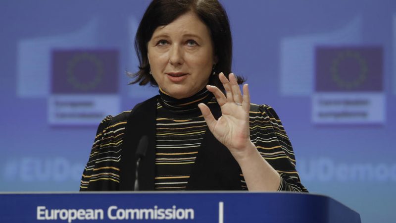 Jourova-cree-que-la-UE-es-demasiado-diplomatica-con-Viktor-Orban