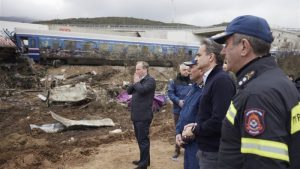 La izquierda griega pone en aprietos al primer ministro por la tragedia de Larissa
