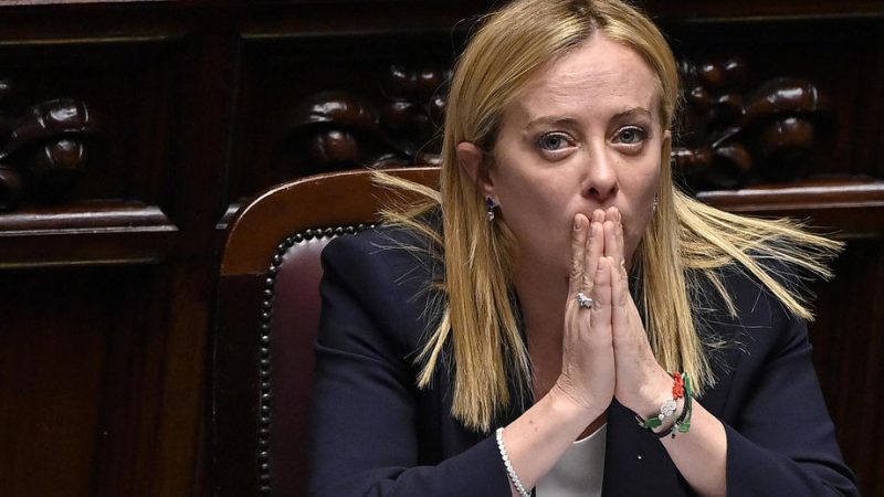 La-presion-migratoria-pone-contra-las-cuerdas-a-Meloni