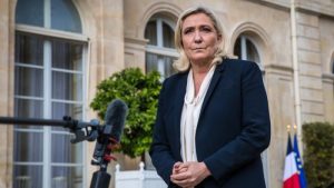 La ultraderecha alemana intenta recomponer los puentes rotos con Le Pen