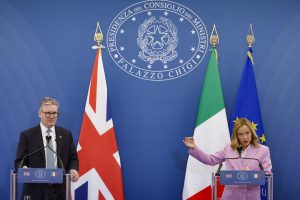 Londres sopesa medidas "a la italiana" para gestionar la inmigración irregular