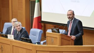 Renovar Europa intenta sumar fuerzas con el PPE para distanciarse de Meloni