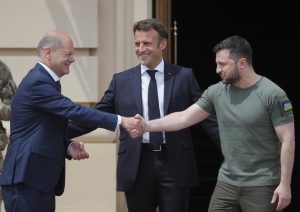 Cita internacional en Francia para apuntalar la "victoria" de Ucrania