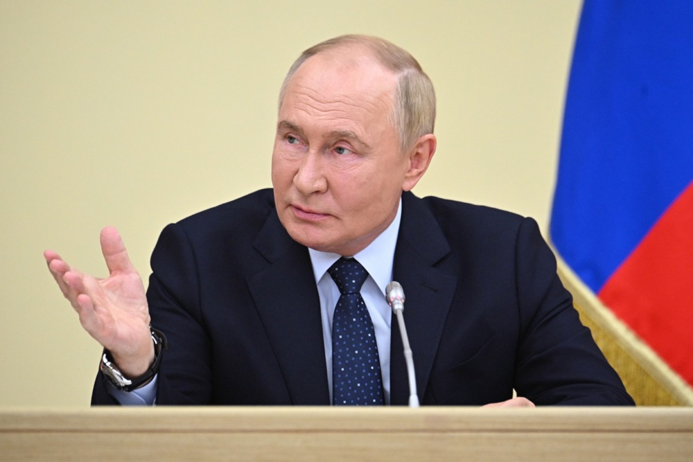 Russian President Vladimir Putin meets cabinet members after Ukrainian attack in Kursk