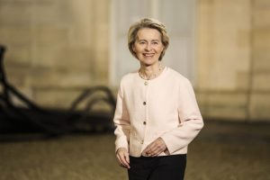 Von der Leyen anuncia la mayor alianza público-privada del mundo para dominar la IA