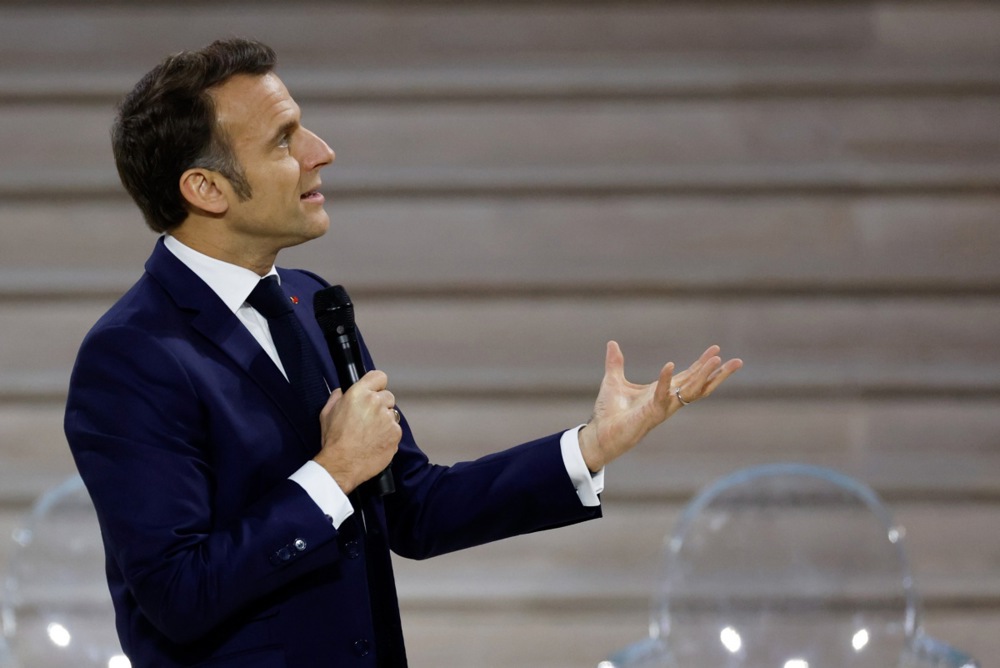 Macron se tiene que marchar