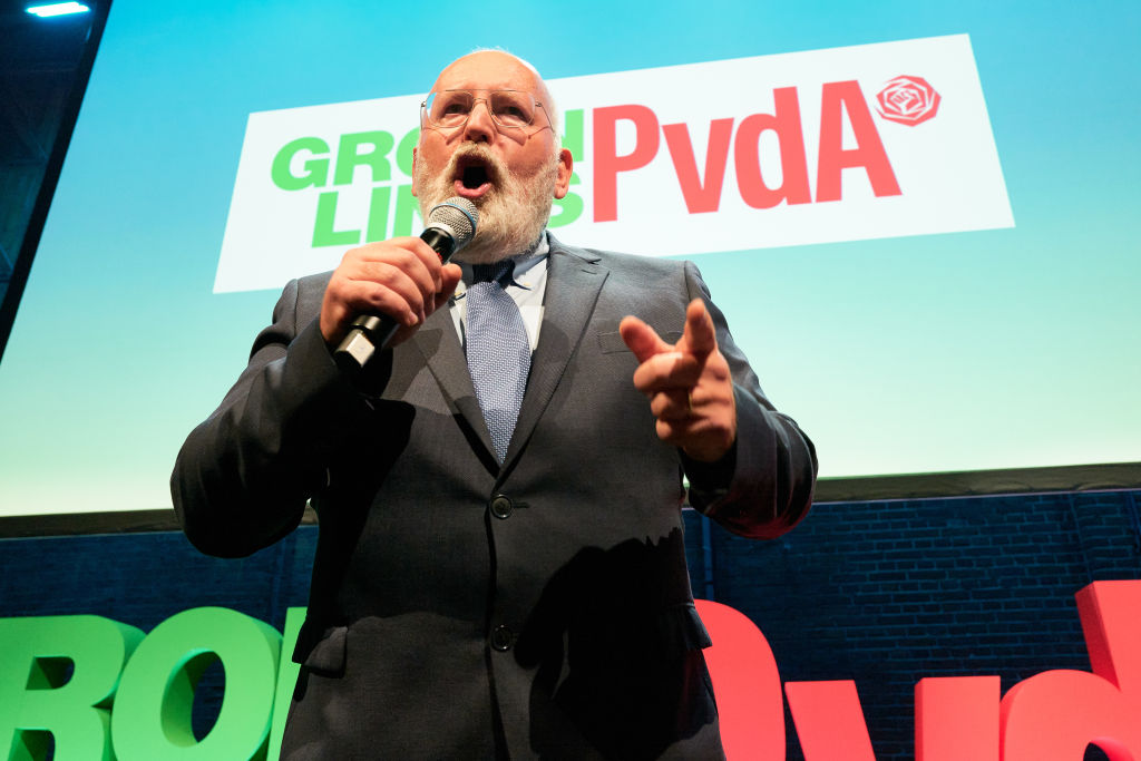 Timmermans carga contra el PPE por intentar «descafeinar» el Pacto Verde