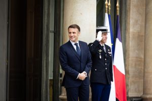 Guerra de Ucrania: Macron tiene el enchufe pero no el "tomacorriente"