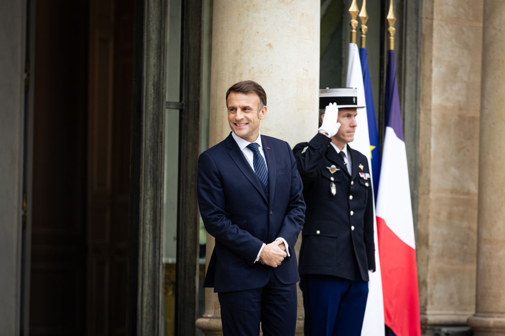 Macron tiene el enchufe pero no el tomacorriente