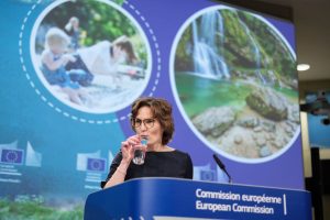 Bruselas apunta a suavizar las normas sobre microplásticos