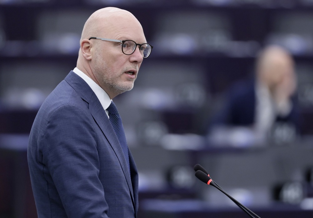 Jörgen Warborn, eurodiputado del PPE, interviene en un debate en el Parlamento Europeo.