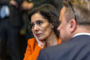 La estrategia de Bruselas para la salud de la mujer evita incluir el aborto