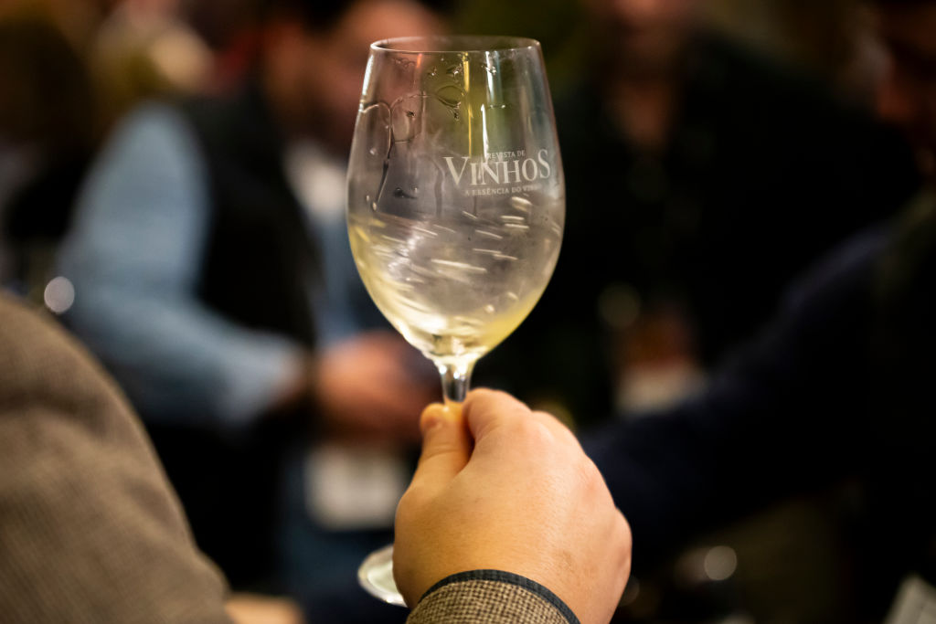 Bruselas propone un nuevo término comercial para el «vino sin alcohol»