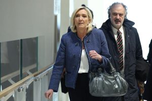 Le Pen, condenada por desviar fondos del Parlamento Europeo; Vox y Orbán le expresan su "solidaridad"