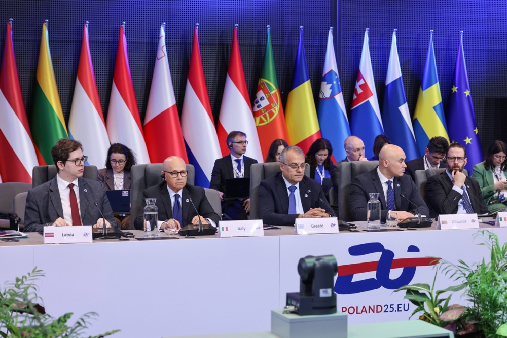 Varios ministros europeos asisten a una reunión informal de la UE sobre  telecomunicaciones, en Varsovia, el 5 de marzo 2025.