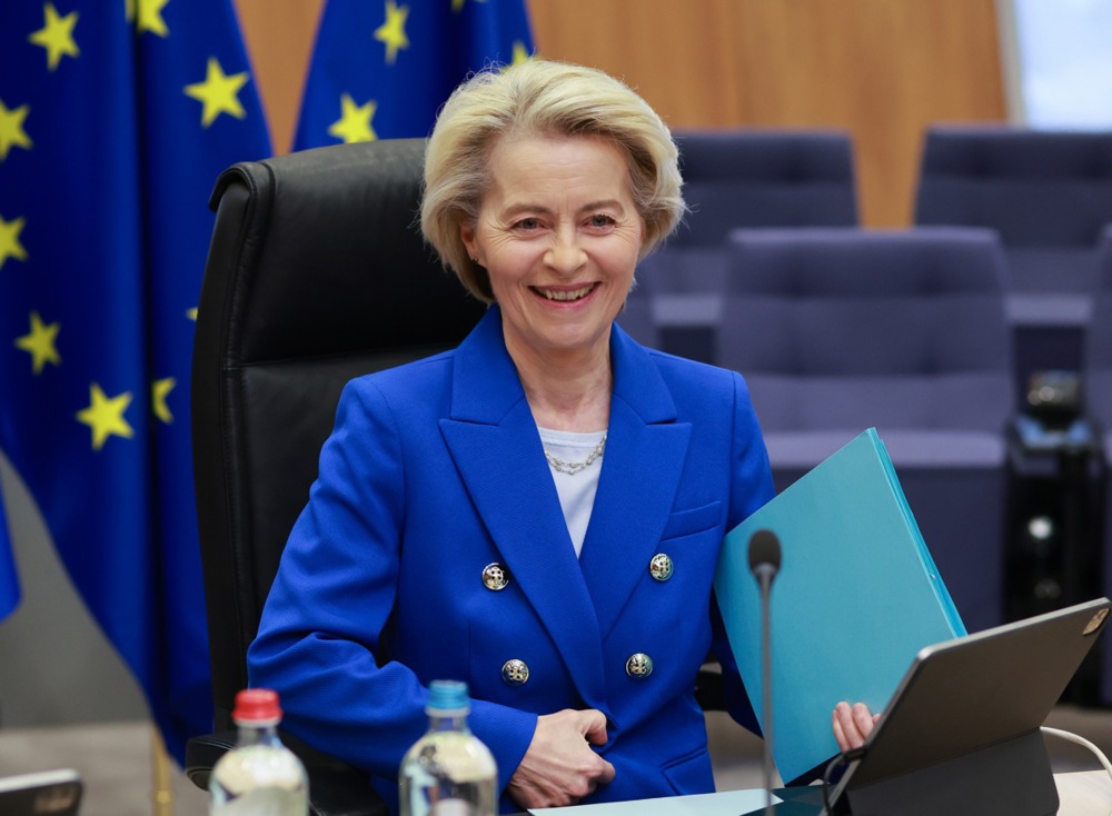 La presidenta de la Comisión Europea, Ursula von der Leyen, al comienzo de la reunión semanal del colegio de comisarios europeos en Bruselas, el 9 de abril de 2025.