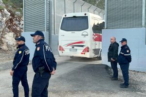 La primera repatriación de albaneses termina donde empezó: en Italia