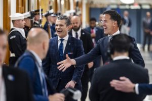 Los miembros de la OTAN gastaron el año pasado 1,3 billones de dólares en armamento