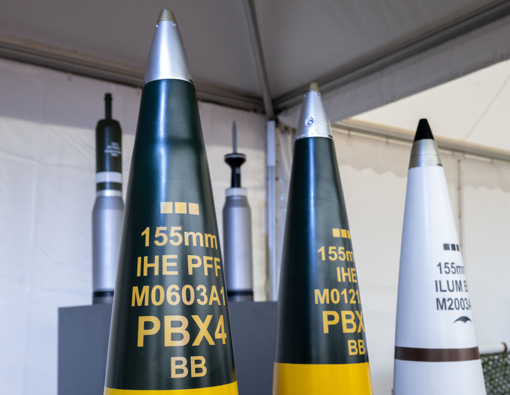 Munición de artillería en una fábrica de Rheinmetall el 12 de febrero de 2024 en Unterluess, Alemania.