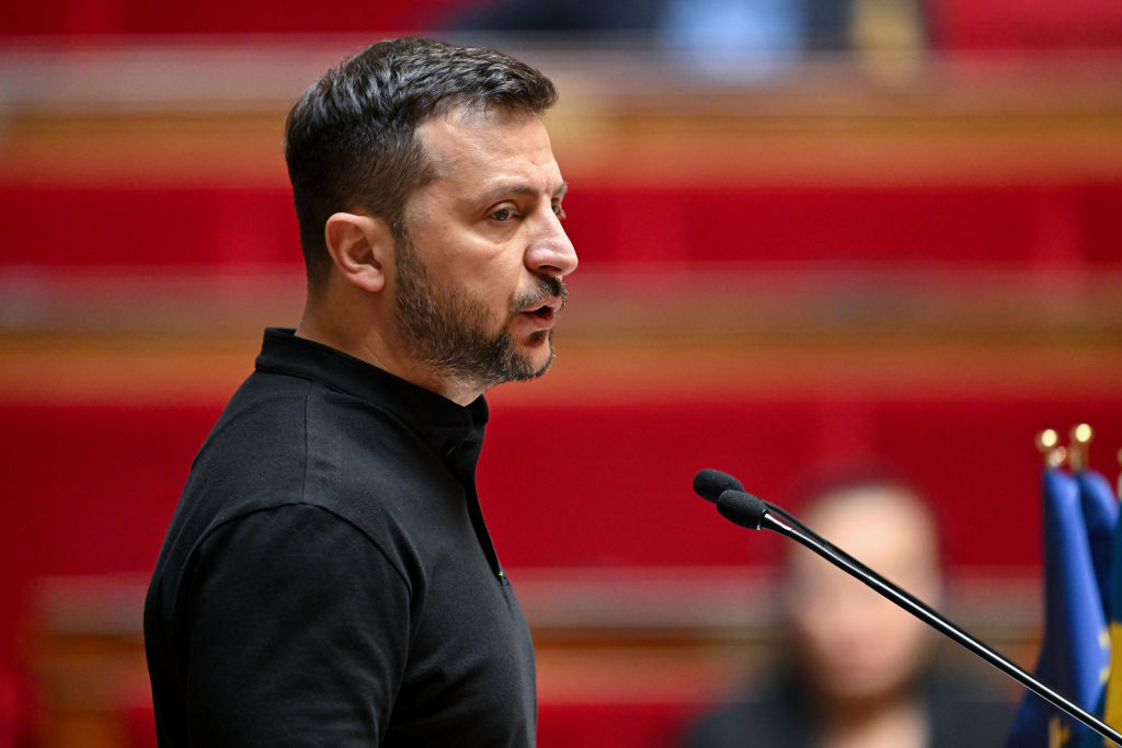 El presidente ucraniano, Volodimir Zelenski, pronuncia un discurso en el estrado de la Asamblea Nacional francesa en París, el 7 de junio de 2024.