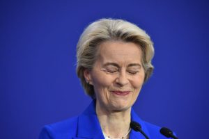 Von der Leyen y Trump preparan una reunión para acercar posturas en la "guerra arancelaria"