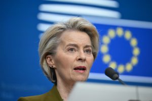 Bruselas admite que las relaciones con Estados Unidos están en un momento crítico