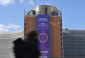 La UE aprueba 22.000 millones de euros de aranceles como "represalia" contra Trump
