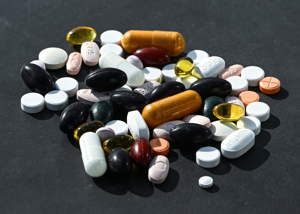 Fotografía de varios comprimidos y productos farmacéuticos, en una imagen del 10 de abril de 2025.