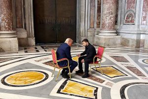 Trump y Zelenski recuperan la senda del diálogo en una reunión "tú a tú" en El Vaticano