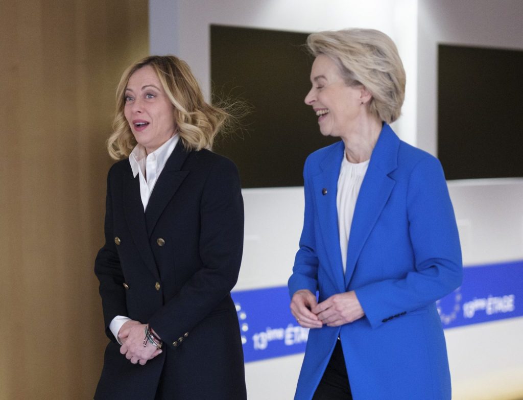 La primera ministra italiana, Giorgia Meloni (izq) y la presidenta de la Comisión Europea, Ursula von der Leyen (dr), en una imagen de archivo.