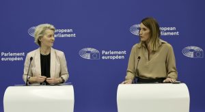 Piden a Metsola presionar a Von der Leyen sobre varias normas retiradas del programa de Bruselas