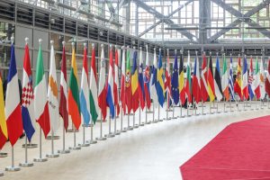 Francia, España y Grecia instan a Bruselas a establecer un límite mínimo de edad para acceder a las redes sociales