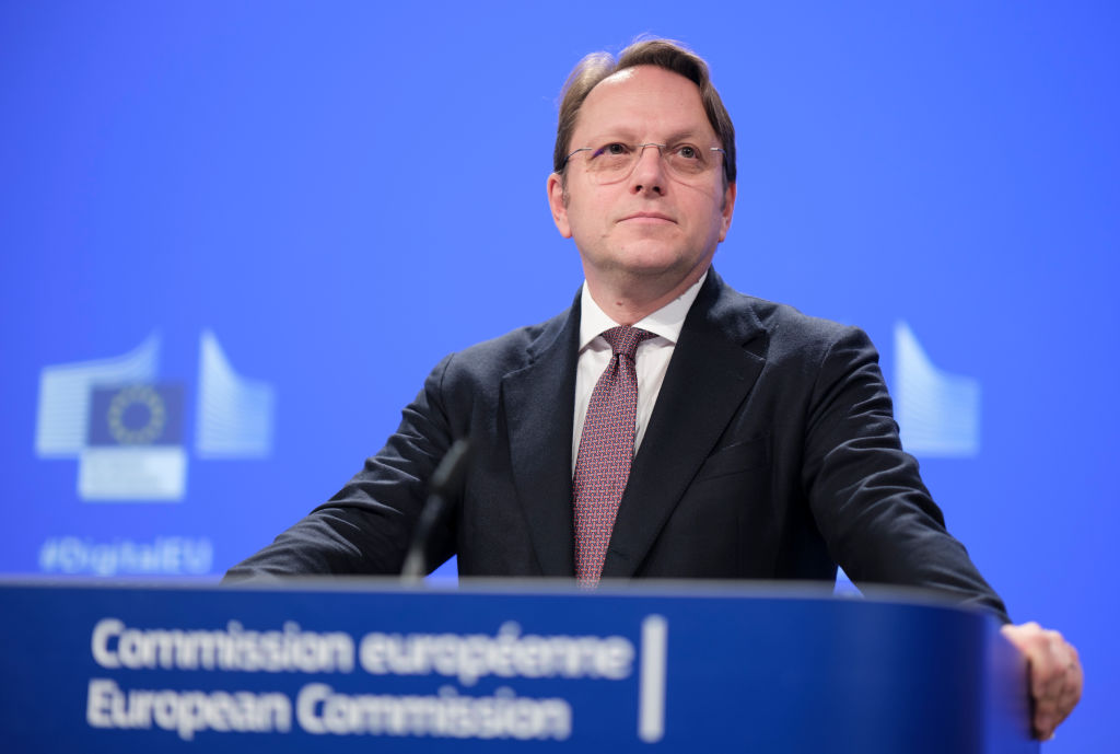 El comisario europeo de Salud y Bienestar Animal, Oliver Varhelyi, en una rueda de prensa en Bruselas, el 15 de enero de 2025.