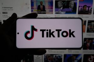 China niega haber accedido a datos personales de usuarios europeos de TikTok