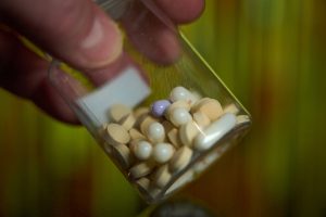 Trump promete recortar los precios de los medicamentos y acusa a la UE de encarecerlos